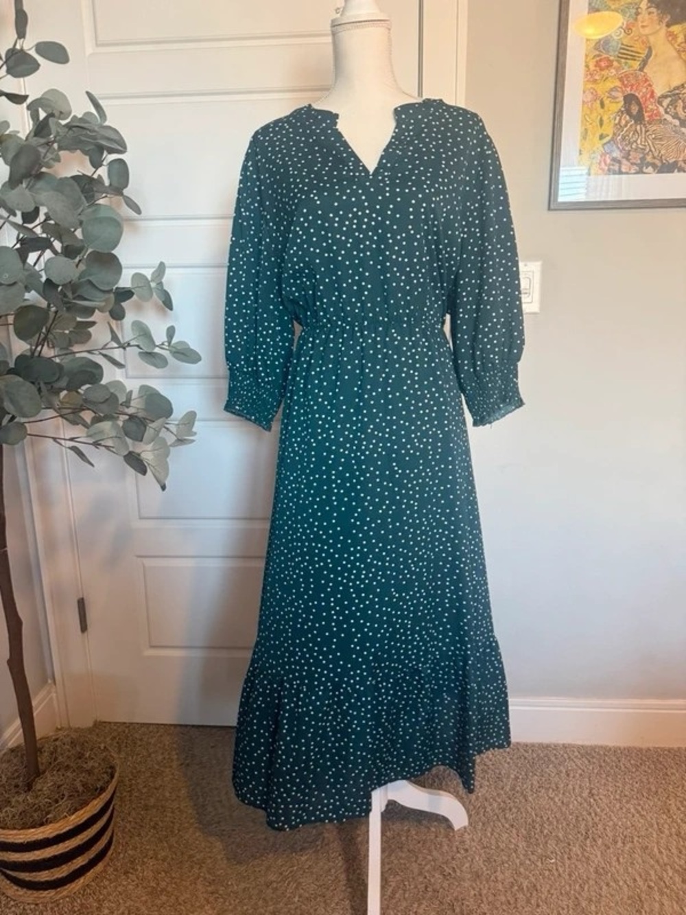Forest Green Polka Dot Maxi Dress with V-Neck and Elastic Waist